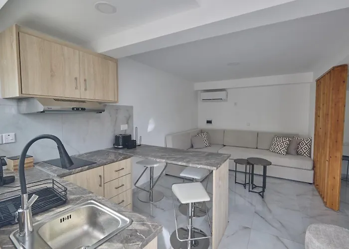 Gold Emerging Ltd 2 アパート *