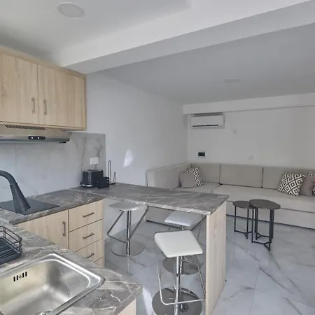 Gold Emerging Ltd 2 Apartment *