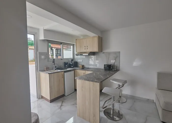 Gold Emerging Ltd 2 公寓